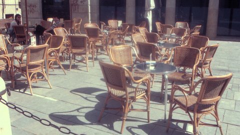Plaça de la Peixateria de Mataró. 19 d'abril de 1996. Foto: Saül Gordillo (El Punt)