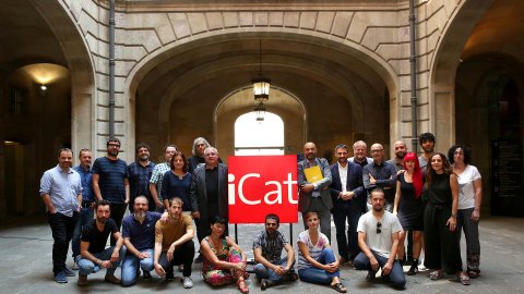 El conseller de Cultura, Lluís Puig, i el director de Catalunya Ràdio, Saül Gordillo, presenten l'acord pel retorn de les emissions d'iCat en FM. 4 de setembre de 2017