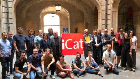 El director de Catalunya Ràdio, Saül Gordillo, presenta la nova graella d'iCat amb el retorn de les emissions a l'FM. Presentació al Departament de Cultura amb el conseller, Lluís Puig, i els realitzadors de la temporada 2017-2018. Barcelona. 4 de setembre de 2017