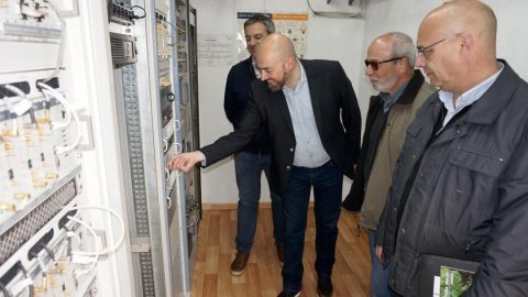 Millora de la cobertura de les emissions de Catalunya Ràdio a l’Estartit, amb l’alcalde de Torroella de Montgrí, Josep Maria Rufí, i el president de l’entitat municipal descentralitzada de l’Estartit, Genís Dalmau. 31 de març de 2017
