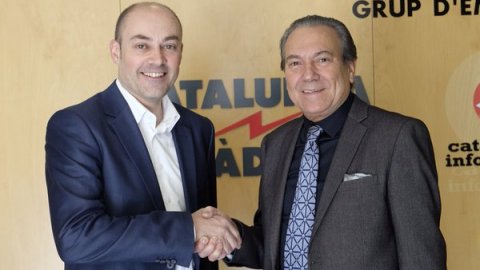 Acord de Catalunya Ràdio amb Ràdio Tele-Taxi per a l’emissió dels butlletins informatius, amb Justo Molinero. 18 de març de 2016
