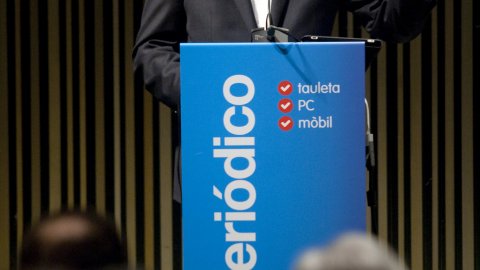 El Periódico de Catalunya presenta e-Periódico, que neix amb elogis pel seu afany innovador. Presentació a càrrec de Saül Gordillo al MACBA. 10 de novembre de 2011