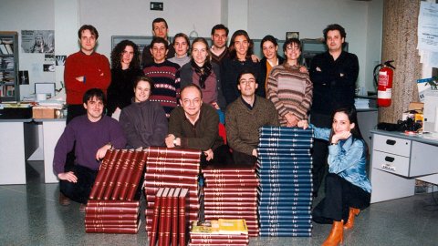 Redacció d'El Punt a Mataró, el 2001, quan vaig substituir Manuel Cuyàs com a director. En primer terme, d'esquerra a dreta, David Marín, Eva Viñals, Manuel Cuyàs, Saül Gordillo i Ana Villaverde. Drets, Francesc Santiago, Ure Comas, Fàtima Dominguez, Montse Martínez, Elena Ferran, Xavier Agustí, Guadalupe Barrena, Laura Juanola, Eva Font i Enric Gamell. Camí de la Geganta. Mataró