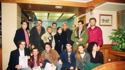 Equip de la revista Repòrter a Calella: Joan Pujadas, Josep Ferrer, Pep Montes, Antoni Fuentes, Carme Guri, Marta Martín, Lluís Gendrau, Joan Celrán, Àngels Bagot, Francesc Santiago i Saül Gordillo.  Revista d'informació de l'Alt Maresme Repòrter. 1994. 