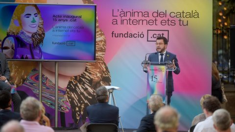 Inauguració de l'exposició del 15è aniversari del domini .cat al Palau Robert de Barcelona, amb el vicepresident de la Generalitat, Pere Aragonès. 16 de setembre de 2020