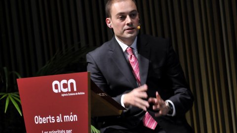 Taula rodona 'Oberts al món: Les prioritats per internacionalitzar Catalunya' organitzada per l'Agència Catalana de Notícies (ACN) per presentar el portal de notícies en anglès Catalan News Agency (CNA). Hi participen Jordi Pujol, Ferran Soriano, Benedetta Tagliabue, Jordi Camí i Jordi Galí. Modera el director de l'ACN, Saül Gordillo. Auditori del MACBA. Barcelona. 25 de gener del 2011. 
