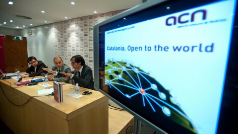 Presentació de la Catalan News Agency, portal en anglès de l'Agència Catalana de Notícies (ACN), a corresponsals estrangers al Centre Cultural Blanquerna. Saül Gordillo, Albert Segura i Gaspar Pericay. Madrid. 27 de setembre de 2010. Foto: Mikel Laburu