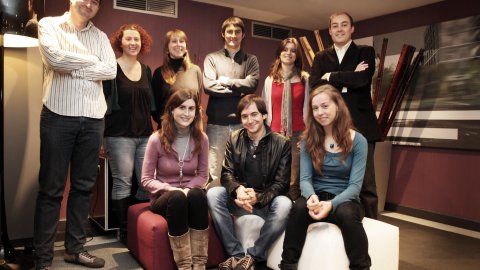 Secció Món de l'Agència Catalana de Notícies. D'esquerra a dreta, drets, Isaac Salvatierra, Raquel Correa, Ariadna Matamoros, Jordi Font, Laura Pous, Saül Gordillo (director), i, asseguts, Neus Pérez, Albert Segura i Maria Fernández. Gener de 2010. Barcelona. Foto: Oriol Campuzano