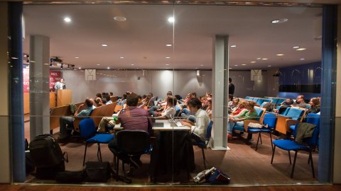 Manual d'acollida de l'Agència Catalana de Notícies (ACN). Presentació a la trobada de treballadors de l'ACN al Museu d'Història de Catalunya. 18 de setembre de 2009. Foto: Mikel Laburu