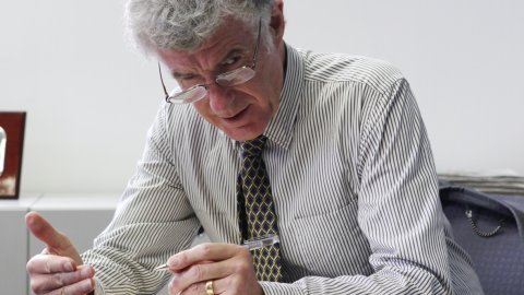 L'expert en agències de notícies reconegut a nivell mundial, Oliver Boyd-Barrett, visita l'ACN amb motiu de la publicació del llibre 'News Agencies in the Turbulent era of the Internet', editat pels 10 anys de l'ACN. Boyd-Barrett és l'editor d'aquest treball. 12 de maig de 2010. Barcelona. Foto: Oriol Campuzano