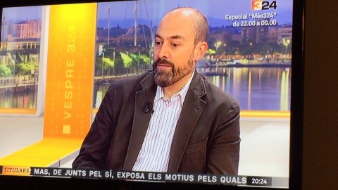 Vespre 324. 324. Televisió de Catalunya. Vespre 324 amb Lurdes Vidal i Saül Gordillo sobre els atemptats de París i les negociacions de Junts pel Sí i la CUP. 16 de novembre del 2015
