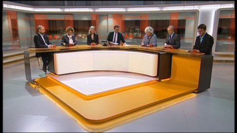 Tertúlia del programa Més 324 que presenta Xavier Graset al canal 324 de Televisió de Catalunya, amb Mònica Sabata, Pedro Lecuona, Melcior Comes, Saül Gordillo i les juristes Teresa Freixas i Dolors Feliu. 11 de novembre del 2015