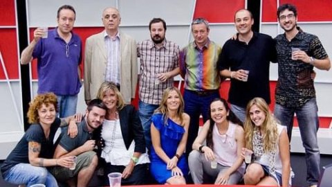 Els tertulians del programa de BTV Els uns i els altres, presentat i digirit per Vanessa Petit, amb guions de Sergi Hernàndez i producció d'Aleix Cabrera, i els col·laboradors Natàlia Molero, Glòria Serra, Miquel Porta Perales, Andreu Mayayo, Juan Carlos Girauta, Neus Tomàs i Saül Gordillo. 12 de juliol de 2010