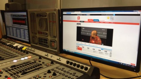 Tertúlia al programa BTV+, que s'emet per BTV i Barcelona FM, presentat per Olga Valencia, amb els periodistes Pablo Planas, Enric Sierra i Saül Gordillo. 5 de novembre del 2015