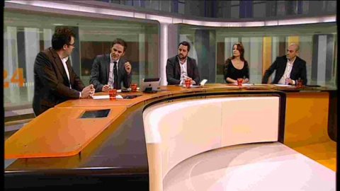 Tertúlia del programa 2324, que presenta Agustí Esteve al canal 324, amb els analistes Joan Rusiñol, Sònia Serra i Saül Gordillo, i entrevista amb el diputat d'ERC Lluís Salvadó. 15 de desembre de 2014