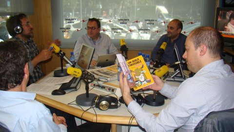 L'oracle de Catalunya Ràdio, presentat per Xavier Graset, amb Joan Miquel Oliver, Lluís Bassets, Carles Casajuana i Saül Gordillo. Barcelona. 15 d'abril de 2013
