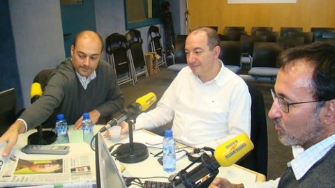 L'oracle de Catalunya Ràdio, presentat per Xavier Graset , amb la portaveu d'ERC i vicepresidenta del Parlament, Anna Simó, i els periodistes Lola Garcia, Vicent Sanchis i Saül Gordillo. 25 de novembre de 2014