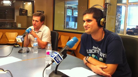 País en xarxa a COM Ràdio, amb Saül Gordillo i Quique Azcona. Juliol-Agost 2011. Joan Ayats i Francesc Gelabert. Foto: Saül Gordillo