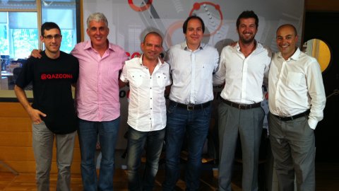 País en xarxa a COM Ràdio, amb Saül Gordillo i Quique Azcona. Juliol-Agost 2011. José Antonio Donaire, Marc Vicente, Jordi Gàmez, Rosario Basilotta, Quique Azcona i Saül Gordillo. Foto: Eshter Pérez