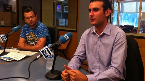 País en xarxa a COM Ràdio, amb Saül Gordillo i Quique Azcona. Juliol-Agost 2011. Roger Melcior i Marc Homedes. Foto: Saül Gordillo