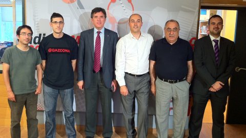 País en xarxa a COM Ràdio, amb Saül Gordillo i Quique Azcona. Juliol-Agost 2011. Lluís Recoder, Joaquim Nadal, Xavier Tomàs, Xavier Vidal, Quique Azcona i Saül Gordillo. Foto: Esther Pérez