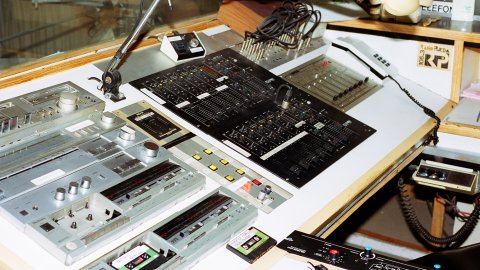 Estudi central de Ràdio Pineda a l'edifici de Can Xaubet l'any 1989. Foto: Saül Gordillo