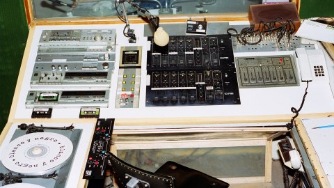 Estudi central de Ràdio Pineda a l'edifici de Can Xaubet l'any 1989. Foto: Saül Gordillo