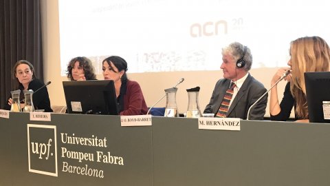 Taula rodona 'Agències de notícies: present i futur' pel 20è aniversari de l'Agència Catalana de Notícies, amb Sandra Balsells, fotoperiodista i professora de la URL; Joseph Oliver Boyd-Barrett, expert en agències de notícies;  Lídia Heredia, de TV3; Agnès Marquès, de RAC1; i Mònica Hernàndez, moderadora. Facultat de Comunicació de la Universitat Pompeu Fabra. 20 de novembre de 2019