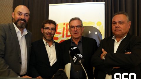 20è aniversari de l'Agència Catalana de Notícies. El director de l'ACN Marc Colomer i els exdirectors Joan Besson, Joan Maria Clavaguera i Saül Gordillo. Només hi manca l'exdirector Carles Puigdemont. Facultat de Comunicació de la Universitat Pompeu Fabra. 20 de novembre de 2019
