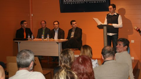 Primer aniversari de DiariMaresme.com, a Pineda de Mar, amb l'alcalde, Xavier Amor, l'editor Albert Lladó, el president de l'ACPG, Josep Ritort, el director de l'ACN, Saül Gordillo, i el presentador Emili Pacheco. Can Comas. 6 d'octubre de 2007. Foto: Pau Pujadas