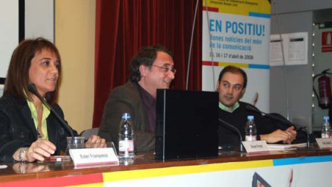 Taula rodona sobre el català a Internet a les Jornades de Comunicació Blanquerna, a la Facultat Blanquerna de la Universitat Ramon Llull, amb Ester Franquesa, Vicent Partal i Saül Gordillo, moderada per Aleix Marcó. 15 d'abril de 2008 Foto: Guillermo Villena 