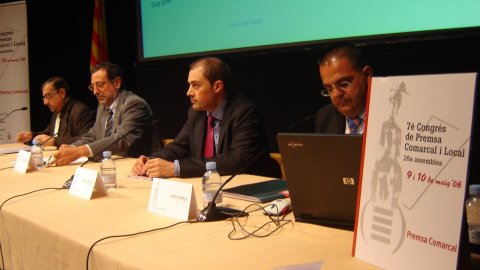 Taula rodona 'Models per a una premsa comarcal i local multimèdia', amb Antoni Reig, professor de la UAB; Antoni Gavaldà, professor de la URV; Ximo Rambla, gerent de Grup Ebre; i Saül Gordillo, director de l'ACN, en el VIIè Congrés de la Premsa Comarcal a Valls. 9 de maig de 2008. Foto: Dani Gutiérrez