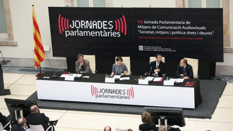 Taula rodona sobre 'La llibertat d'expressió a l'era digital', amb Marc Carrillo, Fèlix Riera i Saül Gordillo, moderats per la diputada Dolors Camats. VIII Jornada sobre mitjans de comunicació audiovisual. Parlament de Catalunya. 20 d'octubre de 2008. Foto: Ramon Boadella (Parlament de Catalunya)