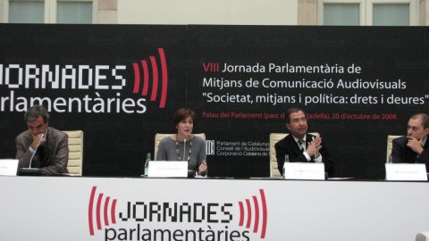 Taula rodona sobre 'La llibertat d'expressió a l'era digital', amb Marc Carrillo, Fèlix Riera i Saül Gordillo, moderats per la diputada Dolors Camats. VIII Jornada sobre mitjans de comunicació audiovisual. Parlament de Catalunya. 20 d'octubre de 2008. Foto: Ramon Boadella (Parlament de Catalunya)
