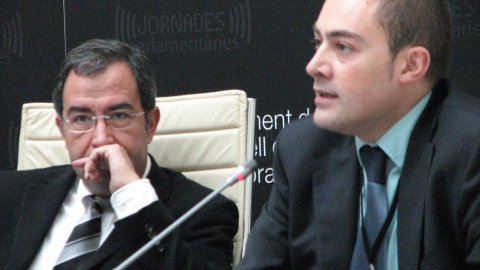 Taula rodona sobre 'La llibertat d'expressió a l'era digital', amb Marc Carrillo, Fèlix Riera i Saül Gordillo, moderats per la diputada Dolors Camats. VIII Jornada sobre mitjans de comunicació audiovisual. Parlament de Catalunya. 20 d'octubre de 2008. Foto: Júlia Pérez (ACN)