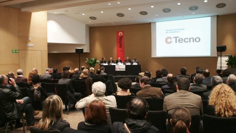 Acte sobre noves tecnologies i mitjans de comunicació al Cercle Tecnològic de Catalunya (CTecno), amb Joan Majó, expresident de la Corporació Catalana de Mitjans Audiovisuals; Antoni Esteve, president del Grup Lavinia; Carles Flamerich, president del CTecno; Saül Gordillo, director de l'ACN; i moderat pel periodista Josep Maria Torrent. Barcelona. 29 de gener de 2009. Foto: Jordi Pareto (CTecno)