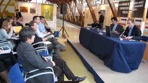 VII Seminari de Comunicació Pública. Internet social i la comunicació pública. Associació Catalana d'Informadors de l'Administració Local. Saül Gordillo, presentat per Jordi Navarro. Nau Gaudí. Mataró. 12 de març de 2009. 