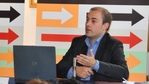 VII Seminari de Comunicació Pública. Internet social i la comunicació pública. Associació Catalana d'Informadors de l'Administració Local. Saül Gordillo, presentat per Jordi Navarro. Nau Gaudí. Mataró. 12 de març de 2009. Foto: Romuald Gallofré (Capgròs)