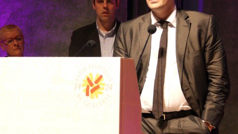 Menció d'honor a l'Agència Catalana de Notícies (ACN) pel seu desè aniversari durant els novens Premis Ràdio Associació de Catalunya, presentats per Neus Bonet i Jordi Basté. Auditori AXA. Barcelona. 14 de maig de 2009. Foto: Mar Rocabert (ACN)