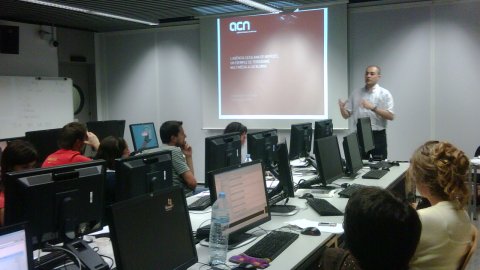 Classe a la Universitat Pompeu Fabra. El model de l'Agència Catalana de Notícies (ACN), amb Saül Gordillo, director de l'ACN. 28 de maig de 2009