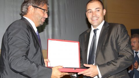 El Col·legi Oficial d'Enginyers Tècnics de Telecomunicació de Catalunya (COETTC) ha distingit l'Agència Catalana de Notícies (ACN) amb motiu del desè aniversari en els Premis Excel·lència a les Telecomunicacions a Catalunya. Durant l’acte, en el marc de la 8a Diada de les Telecomunicacions a Catalunya, el president del Parlament Ernest Benach ha entregat la distinció a Saül Gordillo, director de l'ACN. 29 de setembre de 2009
