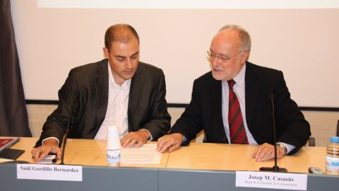 Lliçó inaugural del curs acadèmic 2009-2010 dels Ensenyaments de Periodisme de la Universitat Pompeu Fabra (UPF) de Saül Gordillo, amb el títol Superperiodistes en l'era de la sobreinformació. Presenta l'acte el director de Periodisme i vicedegà Salvador Alsius, i el presideix el degà de la Facultat de Comunicació, Josep Maria Casasús. Auditori del Campus de la Comunicació-Poblenou. 30 de setembre de 2009. Foto: Miquel Codolar (ACN)