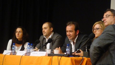 Taula rodona sobre periodisme digital en el món de la comunicació amb Miquel Calçada, Trina Milan, Pilar Sampietro, Saül Gordillo i moderada per Vicent Partal, en la Jornada Periodisme Digital a l'Escola, organitzada per Escoles en Xarxa. Institut Menéndez Pelayo de Barcelona. 16 d'octubre de 2009. Foto: Guillem Sánchez (ACN)
