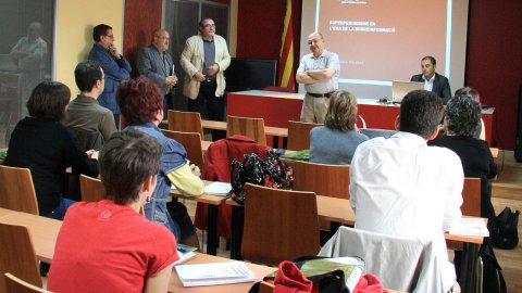 Conferència inaugural del Postgrau en Periodisme Local, Comarcal i Social de la UAB de Saül Gordillo, director de l'ACN, a la seu de Premsa Comarcal (ACPC). 16 d'octubre de 2009