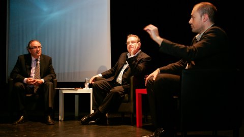 Conferència Premsa i Comunicació al nostre país, amb Josep Cuní i Saül Gordillo, moderada per Carles Dalmau, al teatre La Massarella de Sant Boi de Llobregat. 21 d'octubre de 2009. Foto: Ajuntament de Sant Boi de Llobregat