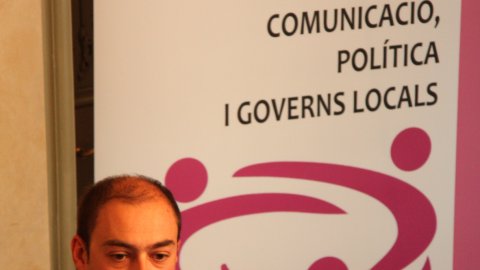 Jornada Comunicació, política i governs locals, organitzada per la Federació de Municipis de Catalunya (FMC) al Col·legi de Periodistes de Catalunya. Taula rodona moderada pel periodista Manuel Campo Vidal, amb Francesc Triola, director de COM Ràdio; Ferran Espada, director d'El Punt a Barcelona; i Saül Gordillo, director de l'Agència Catalana de Notícies (ACN). Barcelona. 28 de març de 2011. Foto: Jordi Pueyo (ACN)