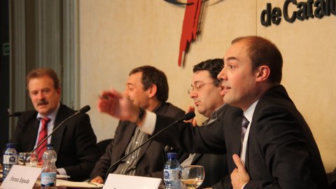 Jornada Comunicació, política i governs locals, organitzada per la Federació de Municipis de Catalunya (FMC) al Col·legi de Periodistes de Catalunya. Taula rodona moderada pel periodista Manuel Campo Vidal, amb Francesc Triola, director de COM Ràdio; Ferran Espada, director d'El Punt a Barcelona; i Saül Gordillo, director de l'Agència Catalana de Notícies (ACN). Barcelona. 28 de març de 2011. Foto: Jordi Pueyo (ACN)