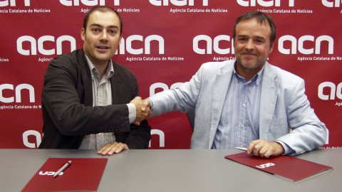 Acord d'abonament del diari electrònic ElDebat.cat a  l'Agència Catalana de Notícies (ACN). Acord amb el seu editor, Francesc Moreno, i el director de l'ACN, Saül Gordillo. Barcelona. 18 de setembre de 2008.  Foto: Albert Salamé (ACN)