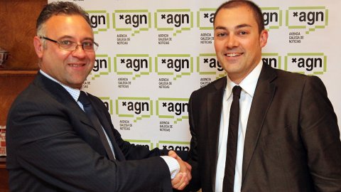 Signatura del conveni de col·laboració entre José Maria Alvarez, director de l'Agencia Gallega de Noticias (AGN), i Saül Gordillo, director de l'Agència Catalana de Notícies (ACN). Santiago de Compostel·la. 8 de juny de 2009. Foto: Pepe Ferrín (AGN)
