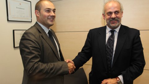 Acord entre l'Agència Catalana de Notícies (ACN) i el Departament de Presidència del Govern de les Illes Balears, amb el conseller Albert Moragues, i el director de l'ACN, Saül Gordillo. Barcelona. 18 de novembre de 2009. Foto: Miquel Codolar (ACN)